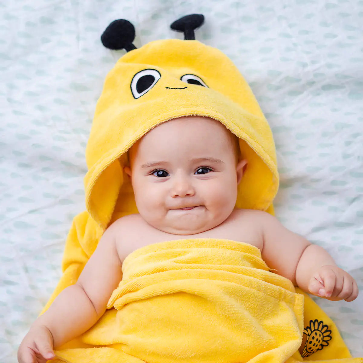 Milk&Moo Buzzy Bee Velvet Hooded Baby Towel